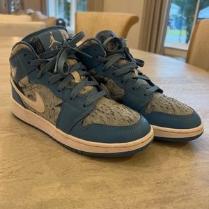 Jordan 1 Mid Washed Denim